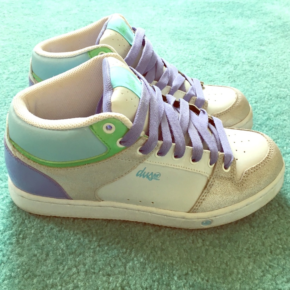 Women's DVS sneakers size 8, worn once, like new